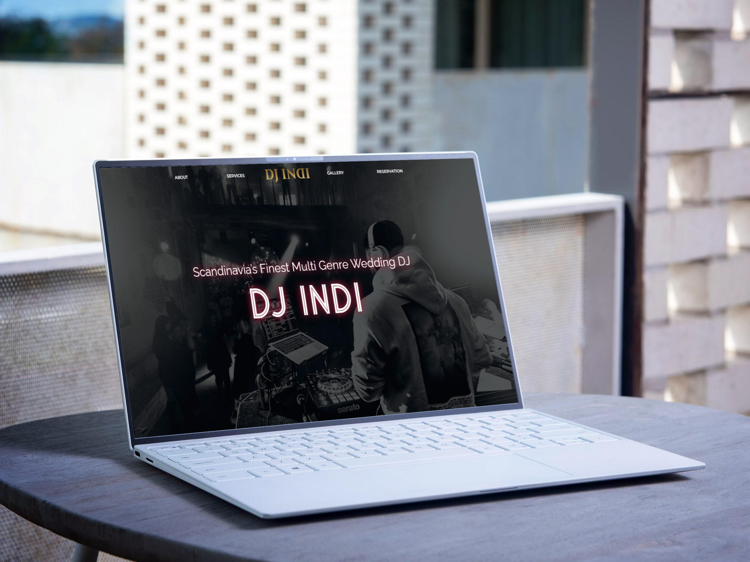 DJ Indi nettside mockup